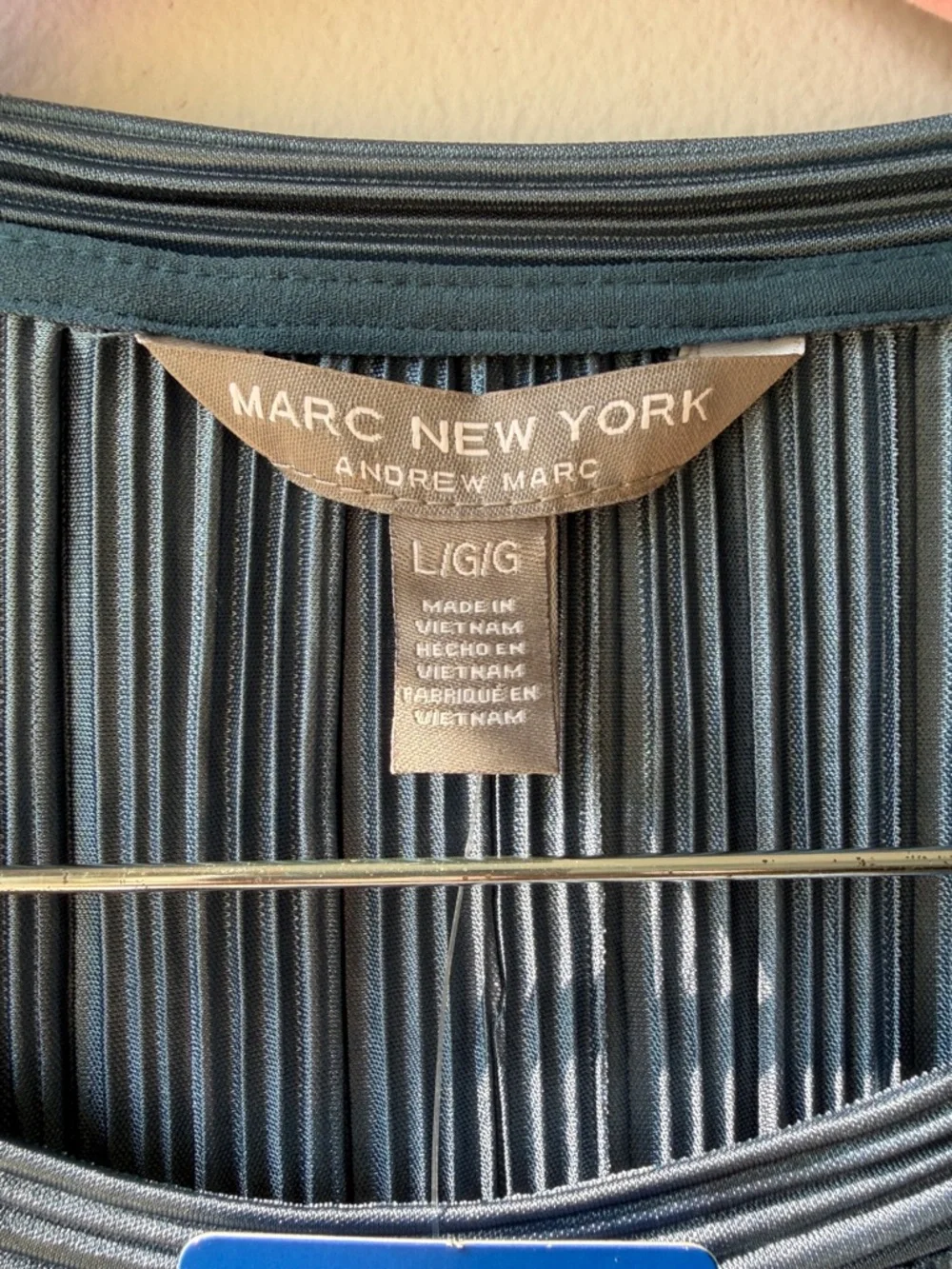 Marc New York Women’s Pleated Short-Sleeve Top Slate blue Size Large - Picture 2 of 4